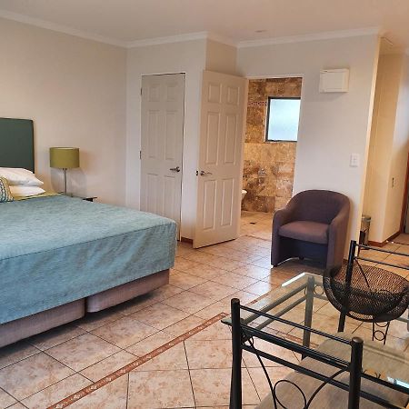 Breakers Motel Whangamata Eksteriør billede