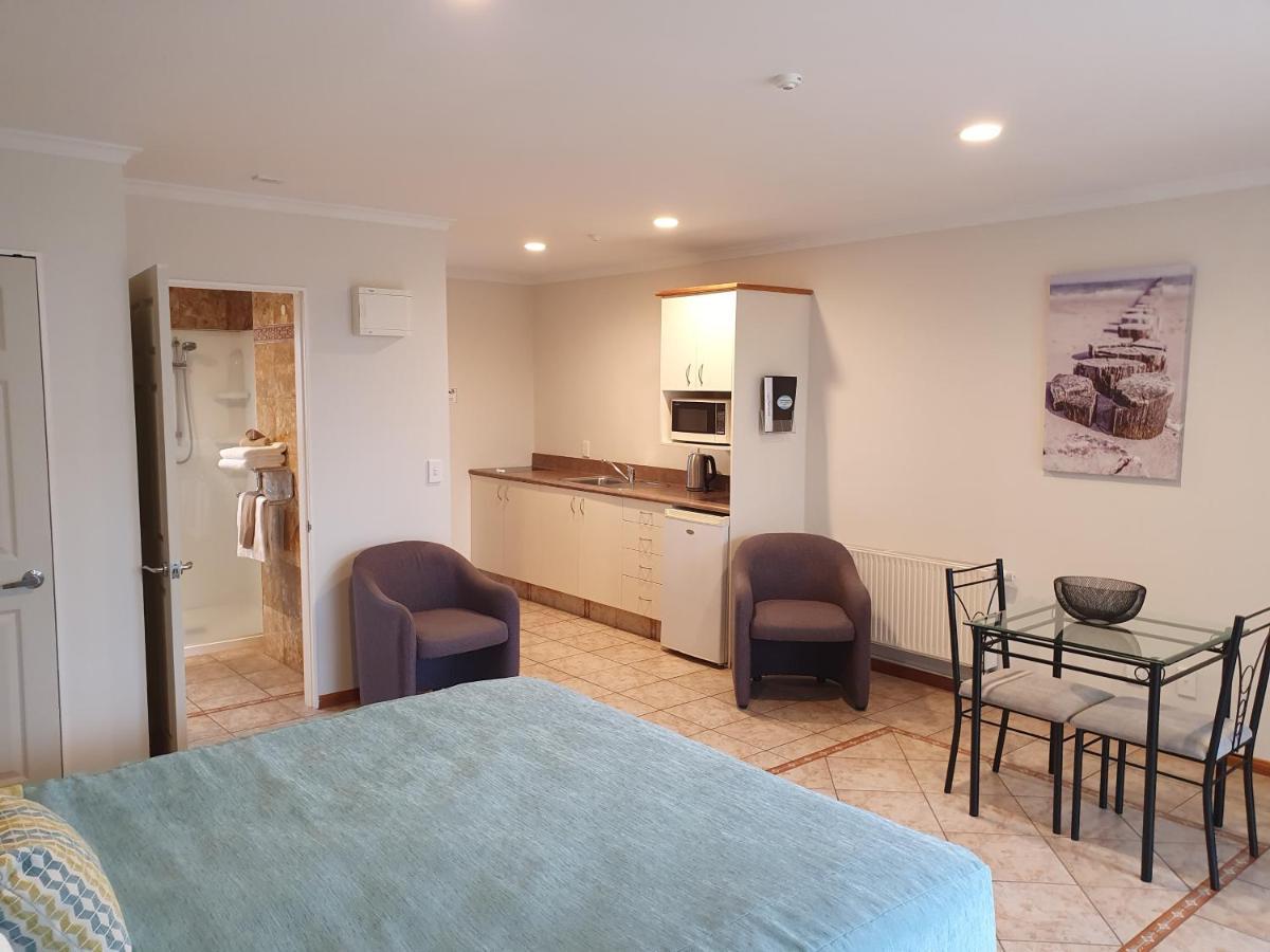 Breakers Motel Whangamata Eksteriør billede