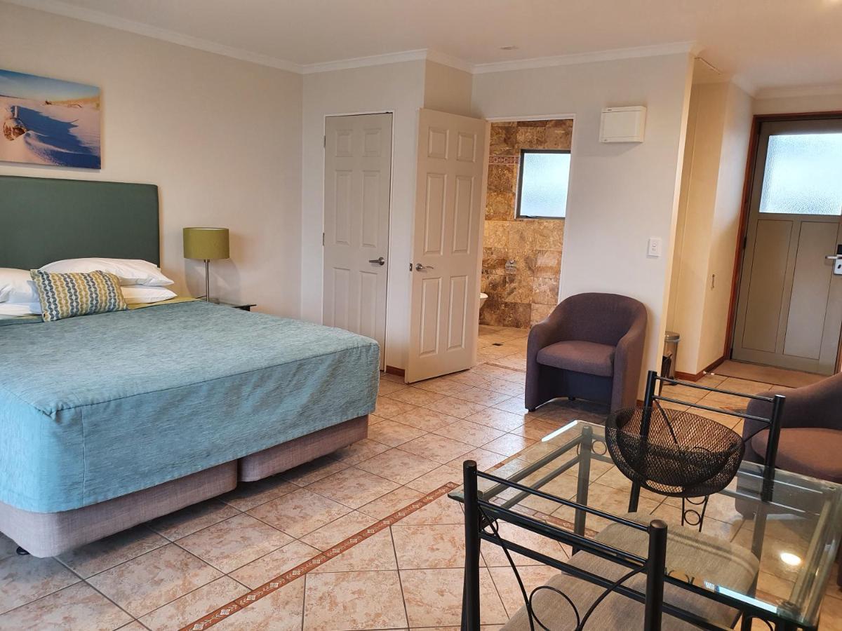 Breakers Motel Whangamata Eksteriør billede