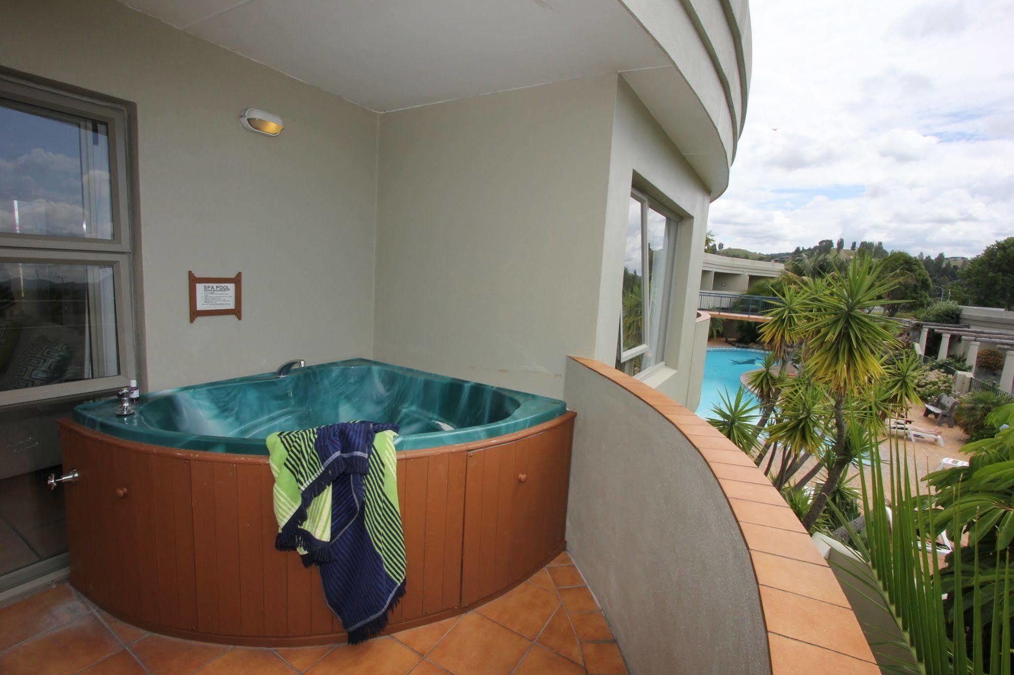 Breakers Motel Whangamata Eksteriør billede