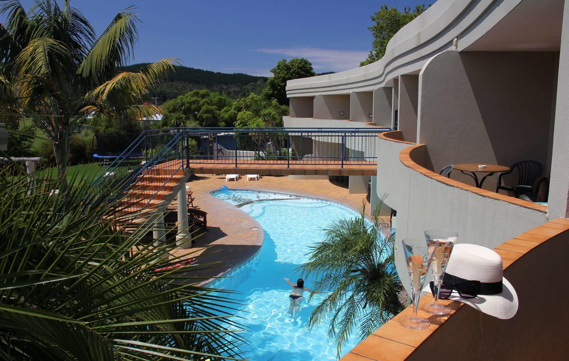 Breakers Motel Whangamata Eksteriør billede