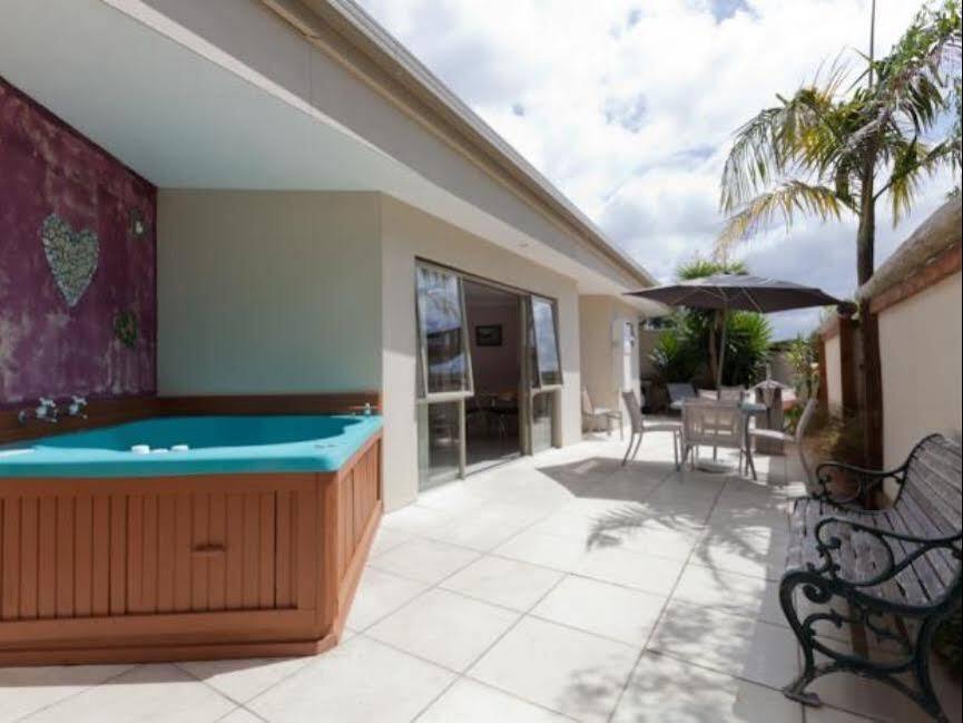 Breakers Motel Whangamata Eksteriør billede